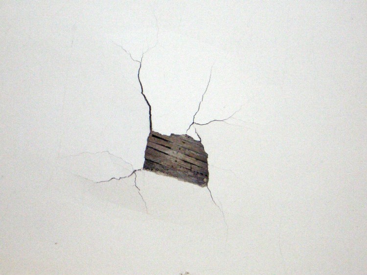 How To Patch A Hole In Plaster Walls